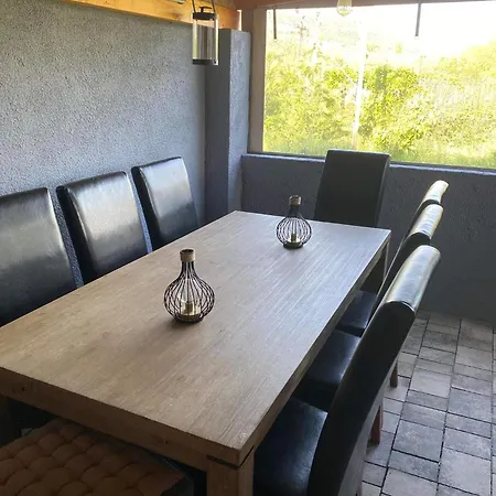 Δωμάτια σε οικογενειακή κατοικία Berni